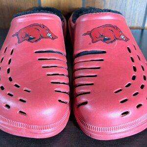 FOCO NCAA Arkansas Razorback Sherpa Lined Big Logo Clogs Sz XL 13/14 Team Issued